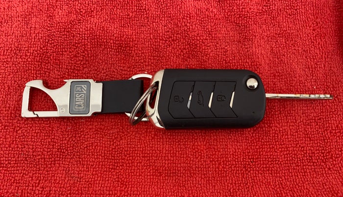 2018 Mahindra MARAZZO M8 7 STR, Diesel, Manual, Key Close Up