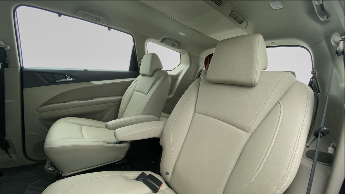 2018 Mahindra MARAZZO M8 7 STR, Diesel, Manual, Right Side Rear Door Cabin