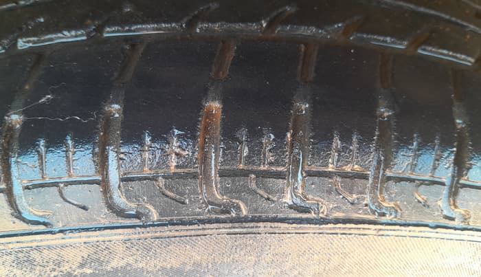 2015 Maruti Swift VXI, Petrol, Manual, 30,670 km, Right Front Tyre Tread