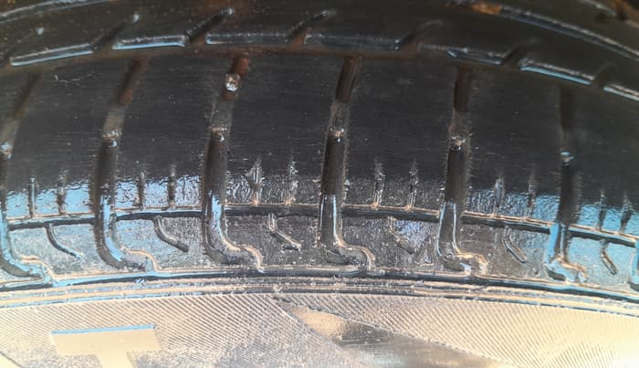2015 Maruti Swift VXI, Petrol, Manual, 30,670 km, Right Rear Tyre Tread