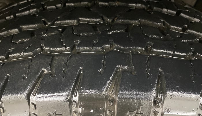 2022 Mahindra Thar LX PETROL HT 4WD AT, Petrol, Automatic, 28,294 km, Left Front Tyre Tread