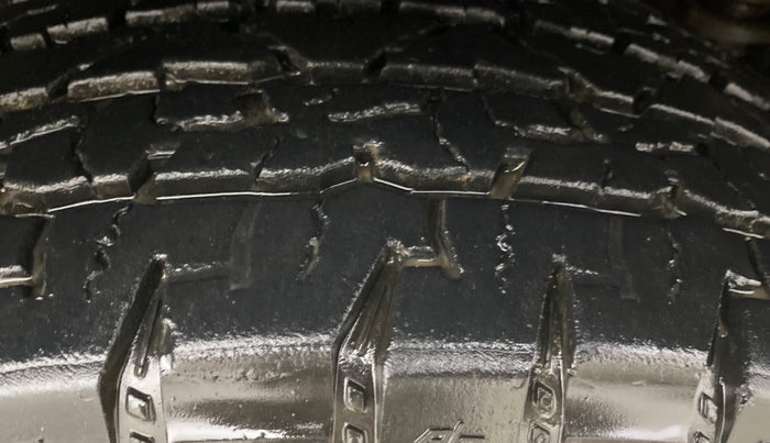 2022 Mahindra Thar LX PETROL HT 4WD AT, Petrol, Automatic, 28,294 km, Right Front Tyre Tread