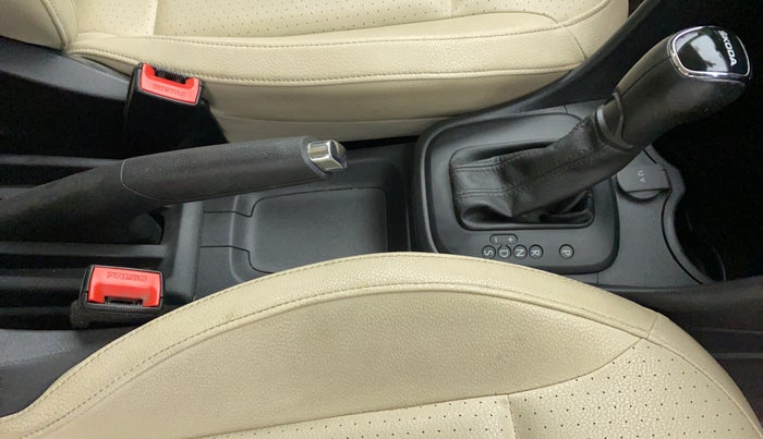 2017 Skoda Rapid 1.6 MPI STYLE AT, Petrol, Automatic, 43,728 km, Gear Lever