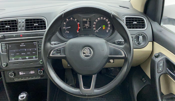 2017 Skoda Rapid 1.6 MPI STYLE AT, Petrol, Automatic, 43,728 km, Steering Wheel Close Up