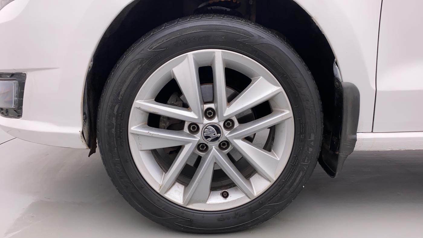 2017 Skoda Rapid 1.6 MPI STYLE AT, Petrol, Automatic, 43,728 km, Left Front Wheel