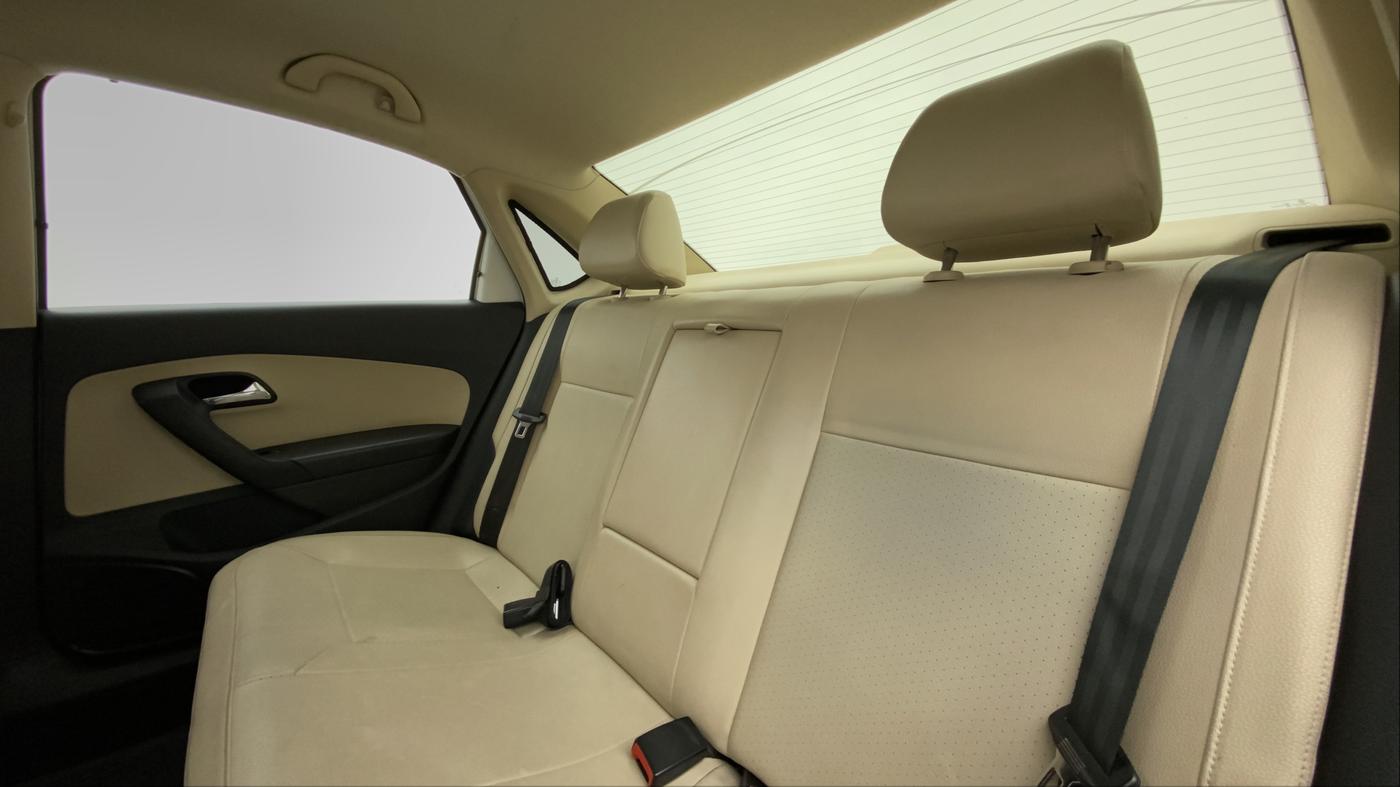 2017 Skoda Rapid 1.6 MPI STYLE AT, Petrol, Automatic, 43,728 km, Right Side Rear Door Cabin