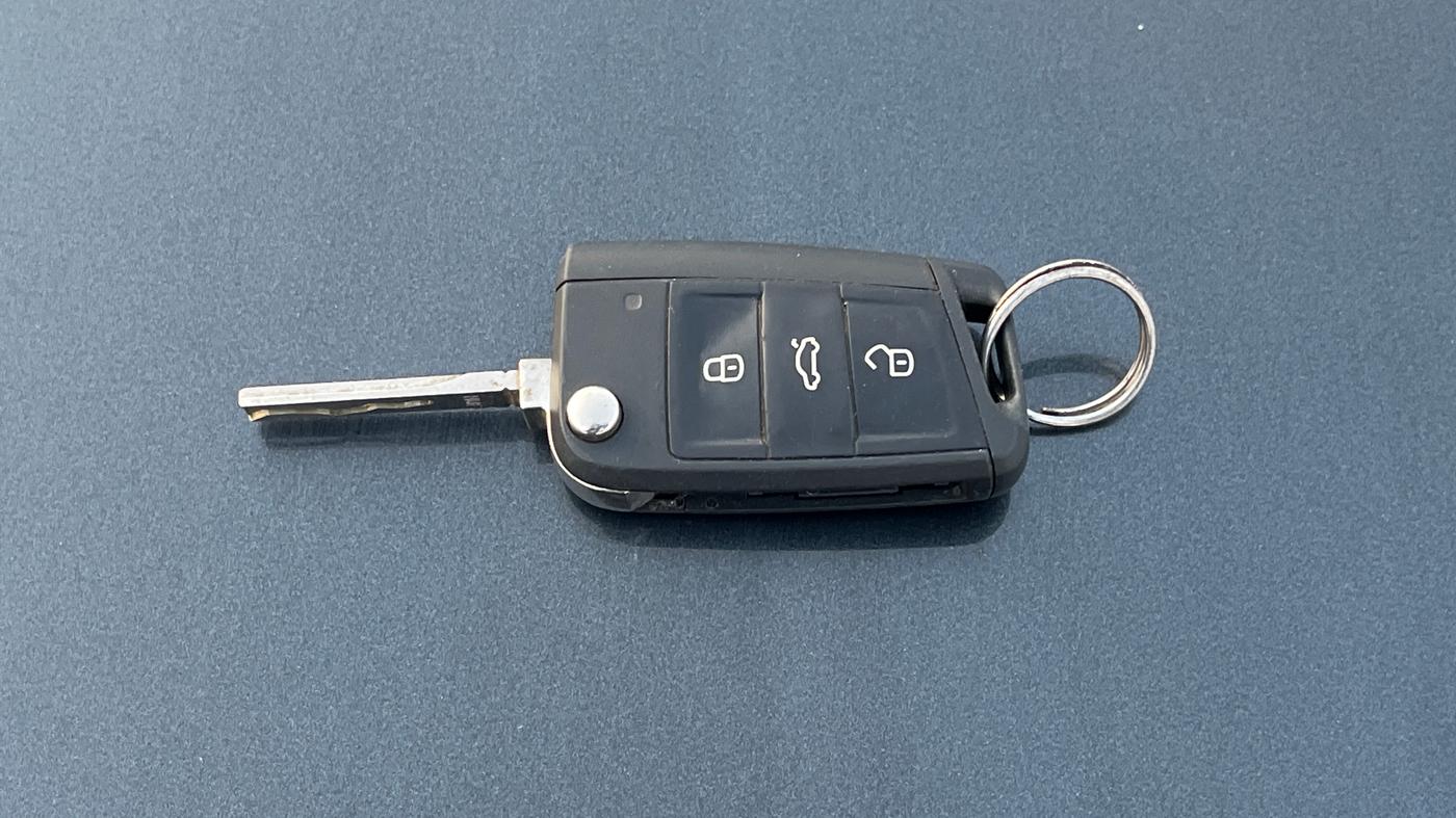 2023 Skoda SLAVIA Ambition 1.5L TSI, Petrol, Manual, 25,954 km, Key Close Up