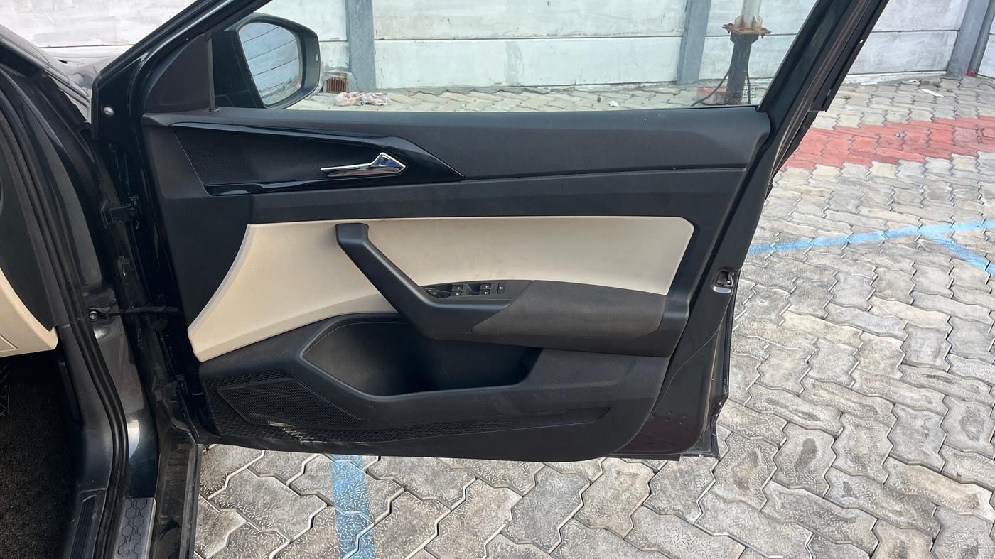 2023 Skoda SLAVIA Ambition 1.5L TSI, Petrol, Manual, 25,954 km, Driver Side Door Panels Control