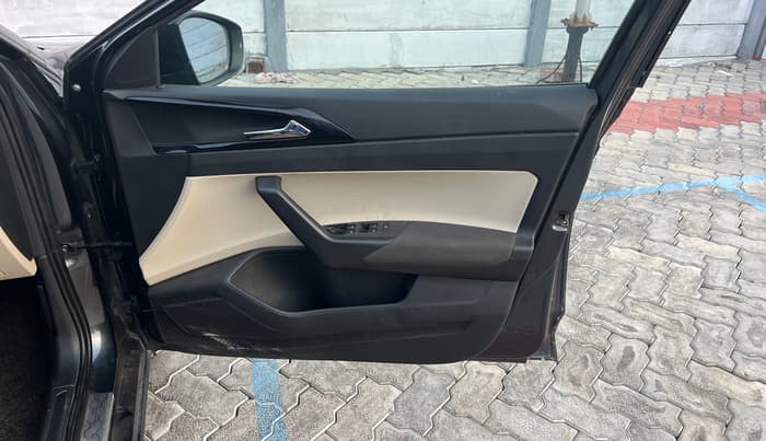 2023 Skoda SLAVIA Ambition 1.5L TSI, Petrol, Manual, 25,954 km, Driver Side Door Panels Control