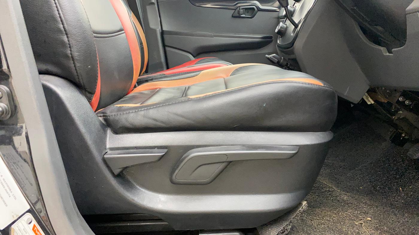 2017 Mahindra Kuv100 K4 PLUS 6 STR, Petrol, Manual, 38,212 km, Driver Side Adjustment Panel