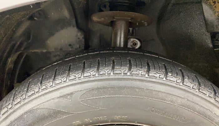 2017 Mahindra Kuv100 K4 PLUS 6 STR, Petrol, Manual, 37,956 km, Left Front Tyre Tread
