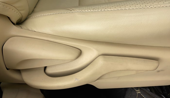 2020 Toyota YARIS G MT, Petrol, Manual, 2,911 km, Driver Side Adjustment Panel