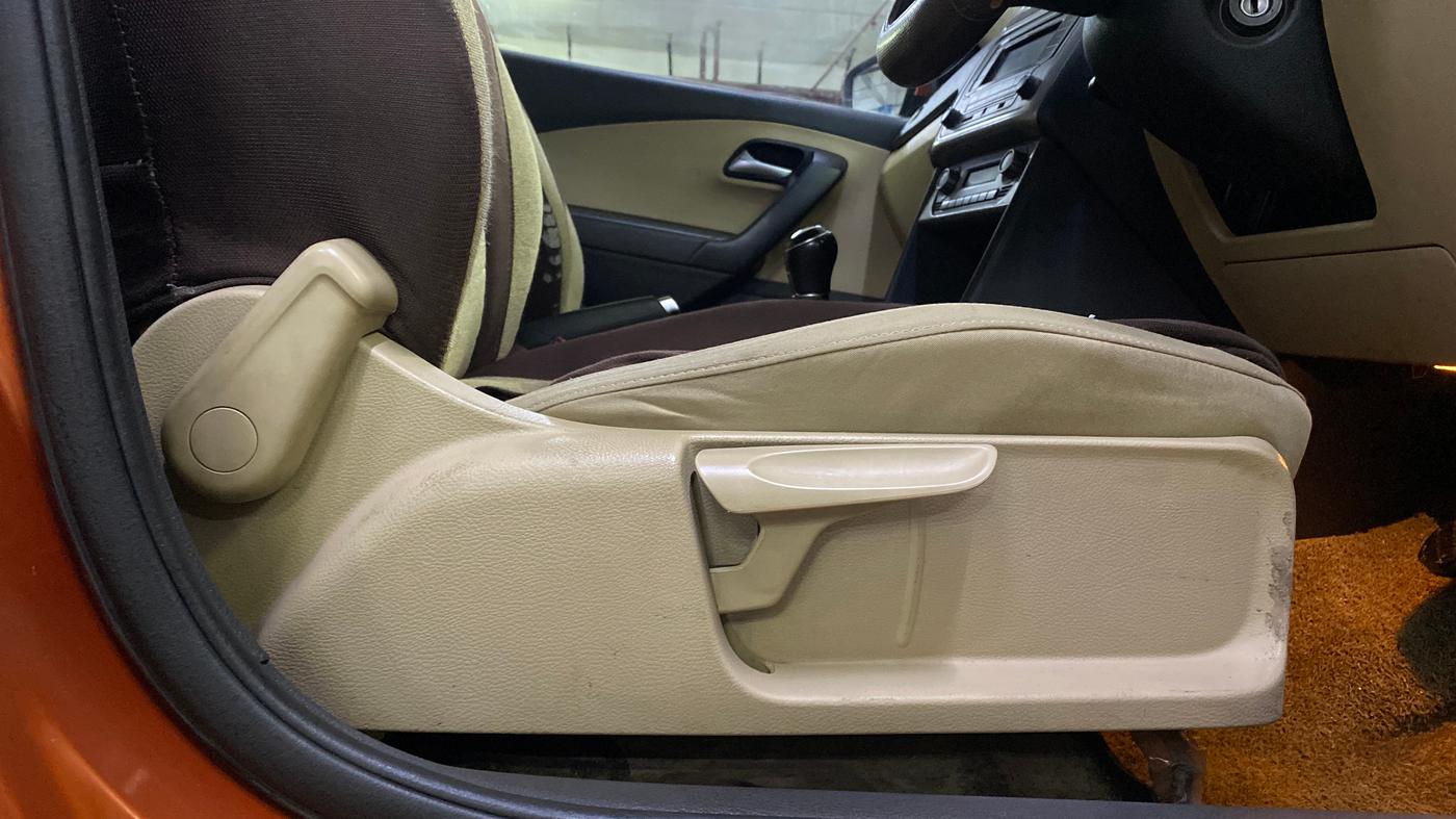 2015 Volkswagen Polo HIGHLINE1.2L, Petrol, Manual, 15,444 km, Driver Side Adjustment Panel