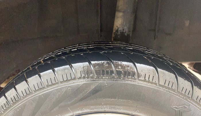 2016 Renault Kwid RXT 0.8, Petrol, Manual, 59,841 km, Left Rear Tyre Tread