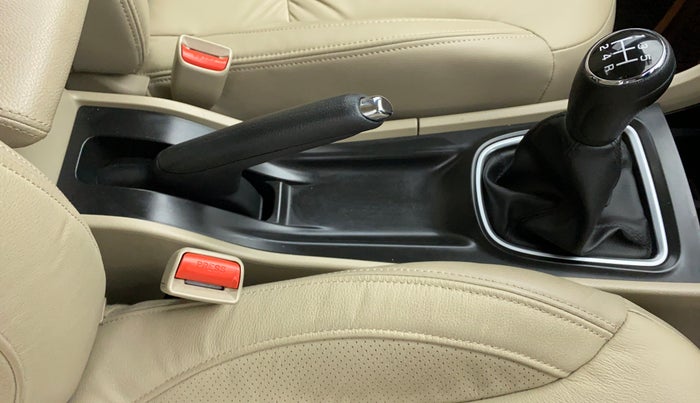 2022 Maruti Ciaz ALPHA 1.5 MT VTVT SHVS, Petrol, Manual, 4,692 km, Gear Lever