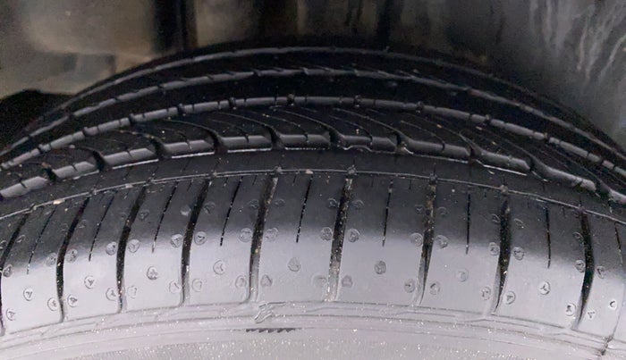 2022 Maruti Ciaz ALPHA 1.5 MT VTVT SHVS, Petrol, Manual, 4,692 km, Right Rear Tyre Tread