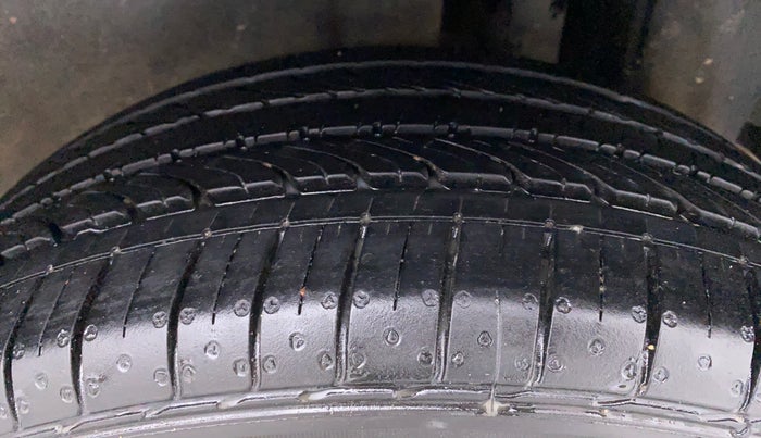 2022 Maruti Ciaz ALPHA 1.5 MT VTVT SHVS, Petrol, Manual, 4,692 km, Left Rear Tyre Tread