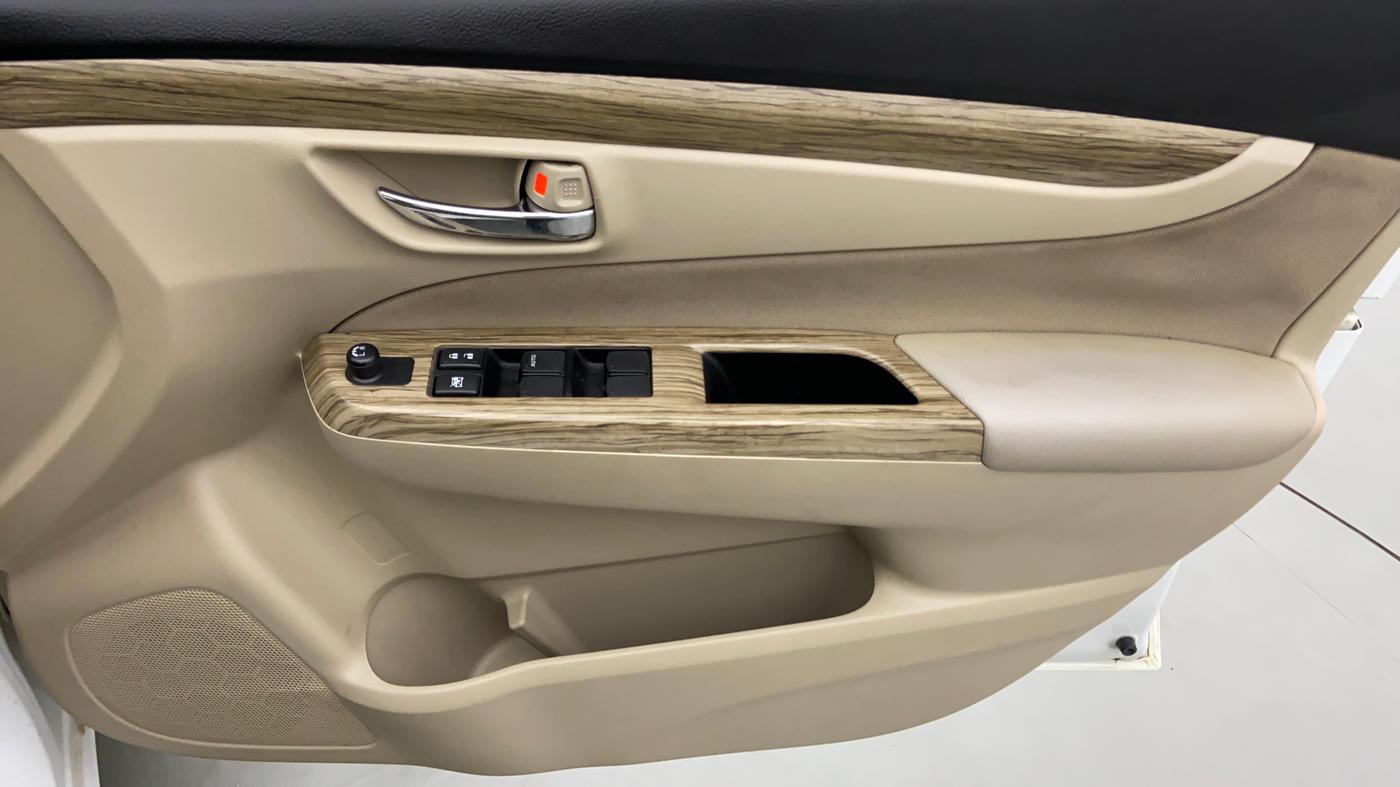 2018 Maruti Ciaz DELTA 1.5 SHVS VVT MT, Petrol, Manual, 30,729 km, Driver Side Door Panels Control