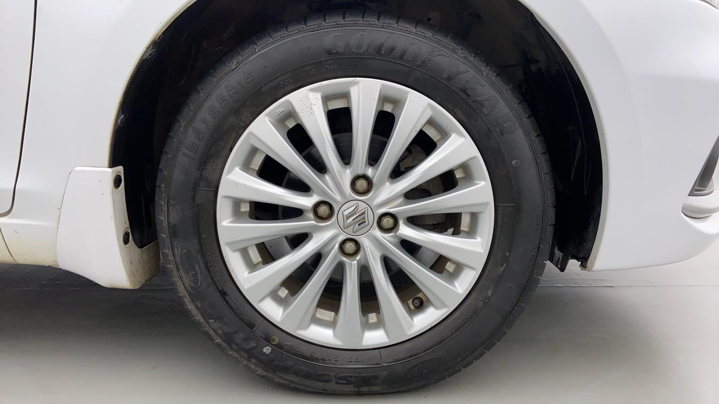 2018 Maruti Ciaz DELTA 1.5 SHVS VVT MT, Petrol, Manual, 30,729 km, Right Front Wheel
