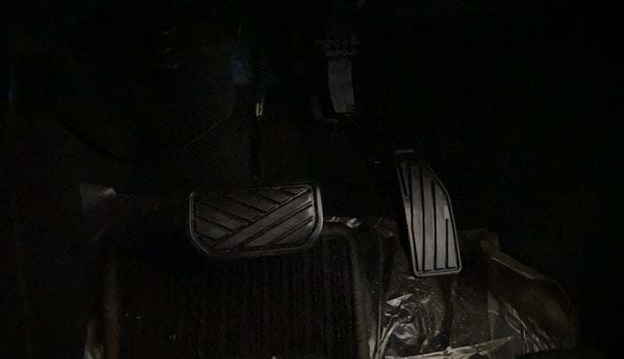 2021 Maruti XL6 ALPHA AT, Petrol, Automatic, 27,281 km, Pedals