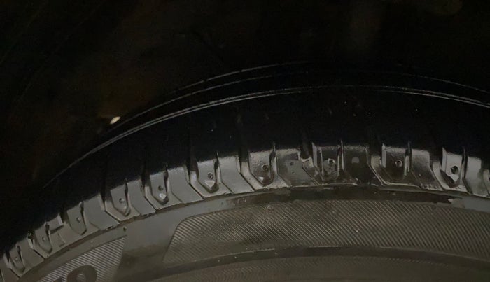 2021 Maruti XL6 ALPHA AT, Petrol, Automatic, 27,281 km, Left Front Tyre Tread