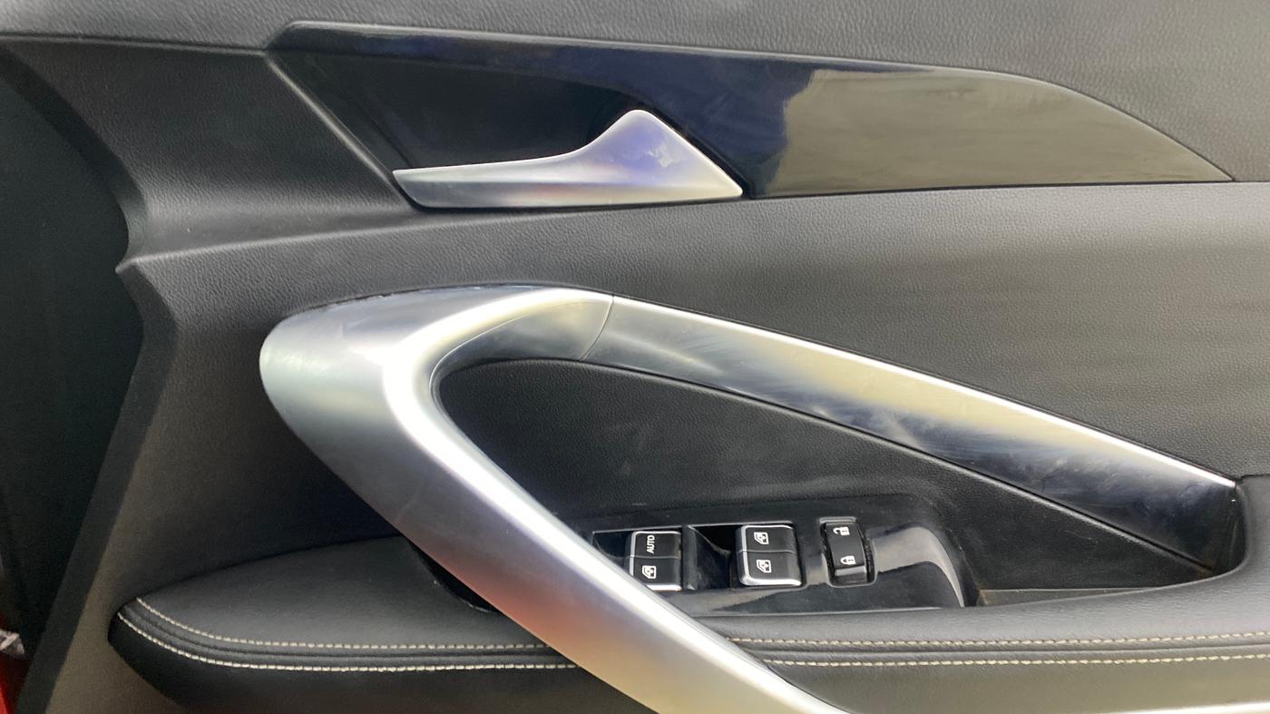 2020 MG HECTOR SHARP 1.5 DCT PETROL, Petrol, Automatic, 59,217 km, Driver Side Door Panels Control