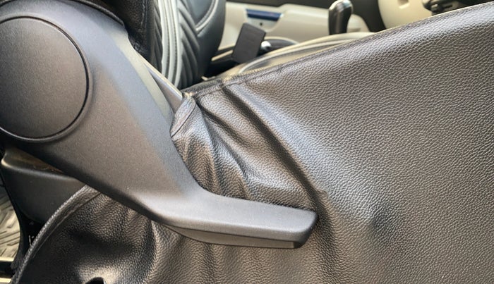 2021 Maruti IGNIS ZETA 1.2, Petrol, Manual, 48,171 km, Driver Side Adjustment Panel