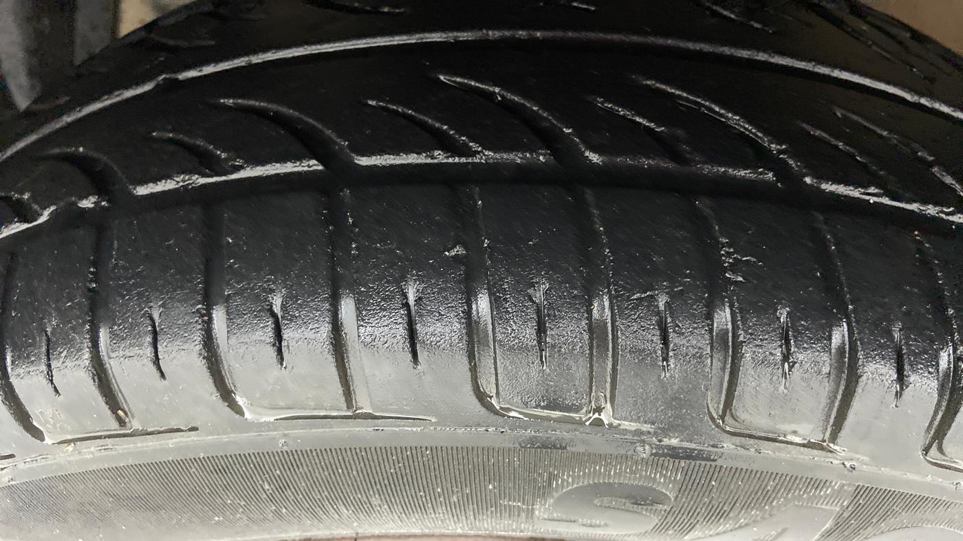 2013 Maruti Swift VDI, Diesel, Manual, 49,234 km, Left Front Tyre Tread