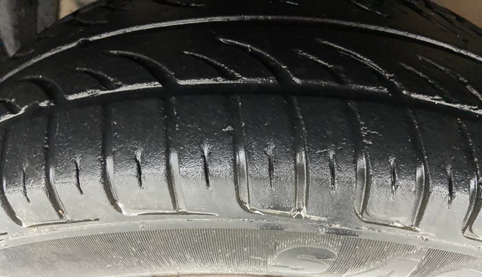 2013 Maruti Swift VDI, Diesel, Manual, 49,234 km, Left Front Tyre Tread