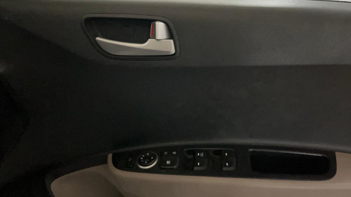 2018 Hyundai Grand i10 SPORTZ AT 1.2 KAPPA VTVT, Petrol, Automatic, 21,664 km, Driver Side Door Panels Control