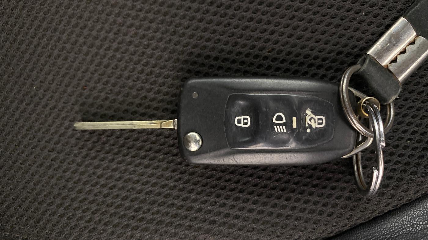 2019 Tata NEXON XM PETROL, Petrol, Manual, 67,363 km, Key Close Up