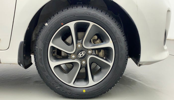 2017 Hyundai Grand i10 SPORTZ (O) 1.2 AT VTVT, Petrol, Automatic, 30,210 km, Right Front Wheel