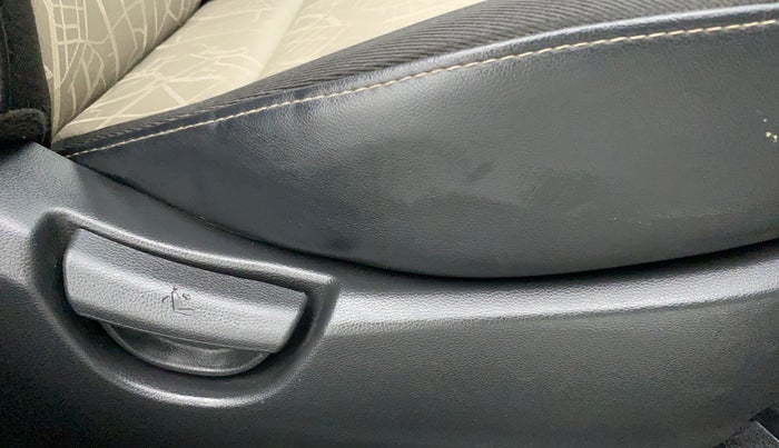 2017 Hyundai Grand i10 SPORTZ (O) 1.2 AT VTVT, Petrol, Automatic, 30,210 km, Driver Side Adjustment Panel