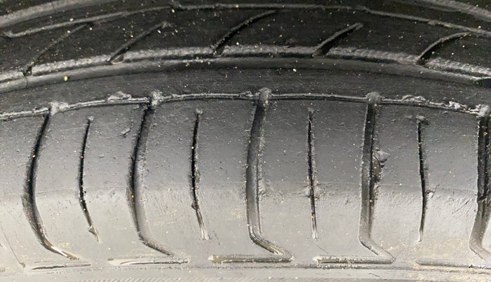 2018 Hyundai Elite i20 MAGNA EXECUTIVE 1.2, Petrol, Manual, 1,15,584 km, Left Front Tyre Tread