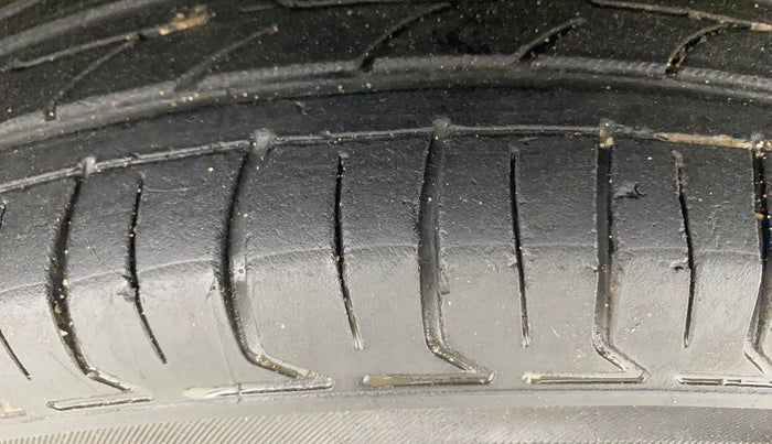 2018 Hyundai Elite i20 MAGNA EXECUTIVE 1.2, Petrol, Manual, 1,15,584 km, Right Front Tyre Tread