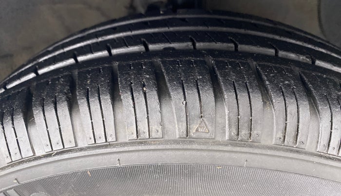 2014 Hyundai Xcent S 1.2 OPT, Petrol, Manual, 34,810 km, Right Front Tyre Tread