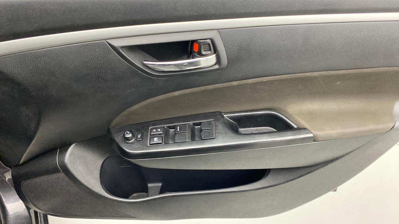2016 Maruti Swift VXI D, Petrol, Manual, 31,166 km, Driver Side Door Panels Control