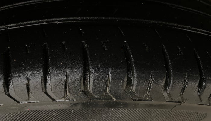 2023 Maruti Swift VXI, Petrol, Manual, 29,844 km, Right Front Tyre Tread