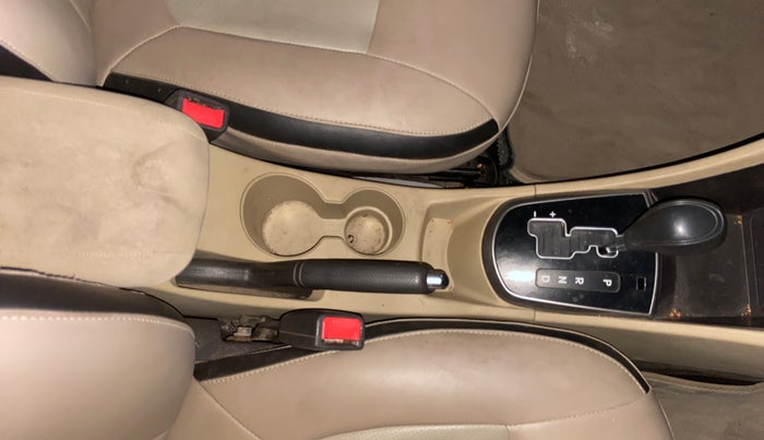 2016 Hyundai Verna 1.6 VTVT SX AT, Petrol, Automatic, 69,543 km, Gear Lever