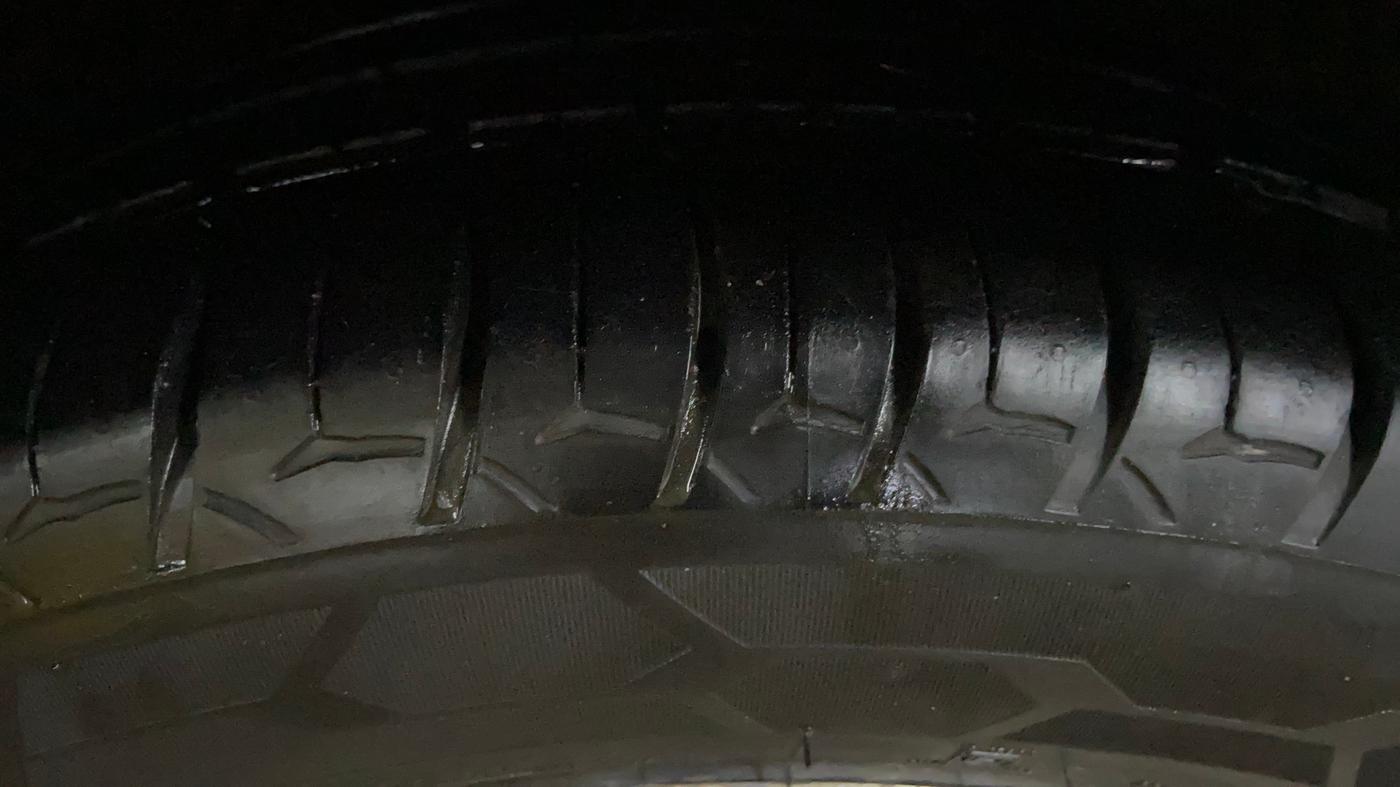 2016 Hyundai Verna 1.6 VTVT SX AT, Petrol, Automatic, 69,543 km, Right Front Tyre Tread