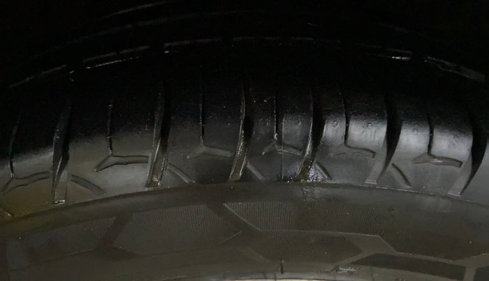 2016 Hyundai Verna 1.6 VTVT SX AT, Petrol, Automatic, 69,543 km, Right Front Tyre Tread