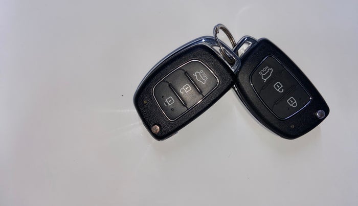 2016 Hyundai Verna 1.6 VTVT SX AT, Petrol, Automatic, 69,543 km, Key Close Up