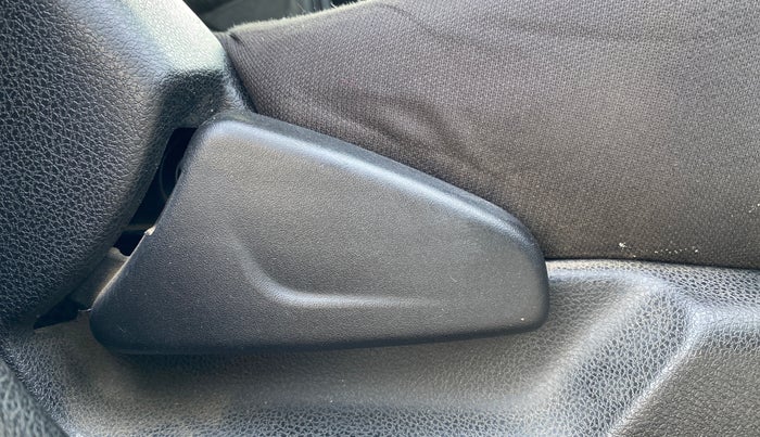 2018 Renault Kwid RXT 1.0 (O), Petrol, Manual, 30,108 km, Driver Side Adjustment Panel