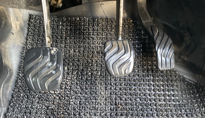 2018 Renault Kwid RXT 1.0 (O), Petrol, Manual, 30,108 km, Pedals