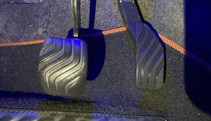 2017 Renault Kwid CLIMBER 1.0 AMT, Petrol, Automatic, 39,733 km, Pedals