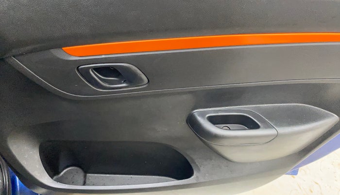 2017 Renault Kwid CLIMBER 1.0 AMT, Petrol, Automatic, 39,733 km, Driver Side Door Panels Control