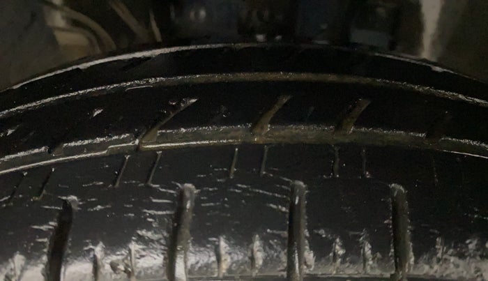 2017 Renault Kwid CLIMBER 1.0 AMT, Petrol, Automatic, 39,733 km, Right Front Tyre Tread