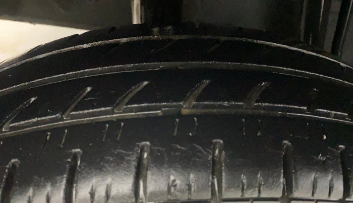 2017 Renault Kwid CLIMBER 1.0 AMT, Petrol, Automatic, 39,733 km, Right Rear Tyre Tread