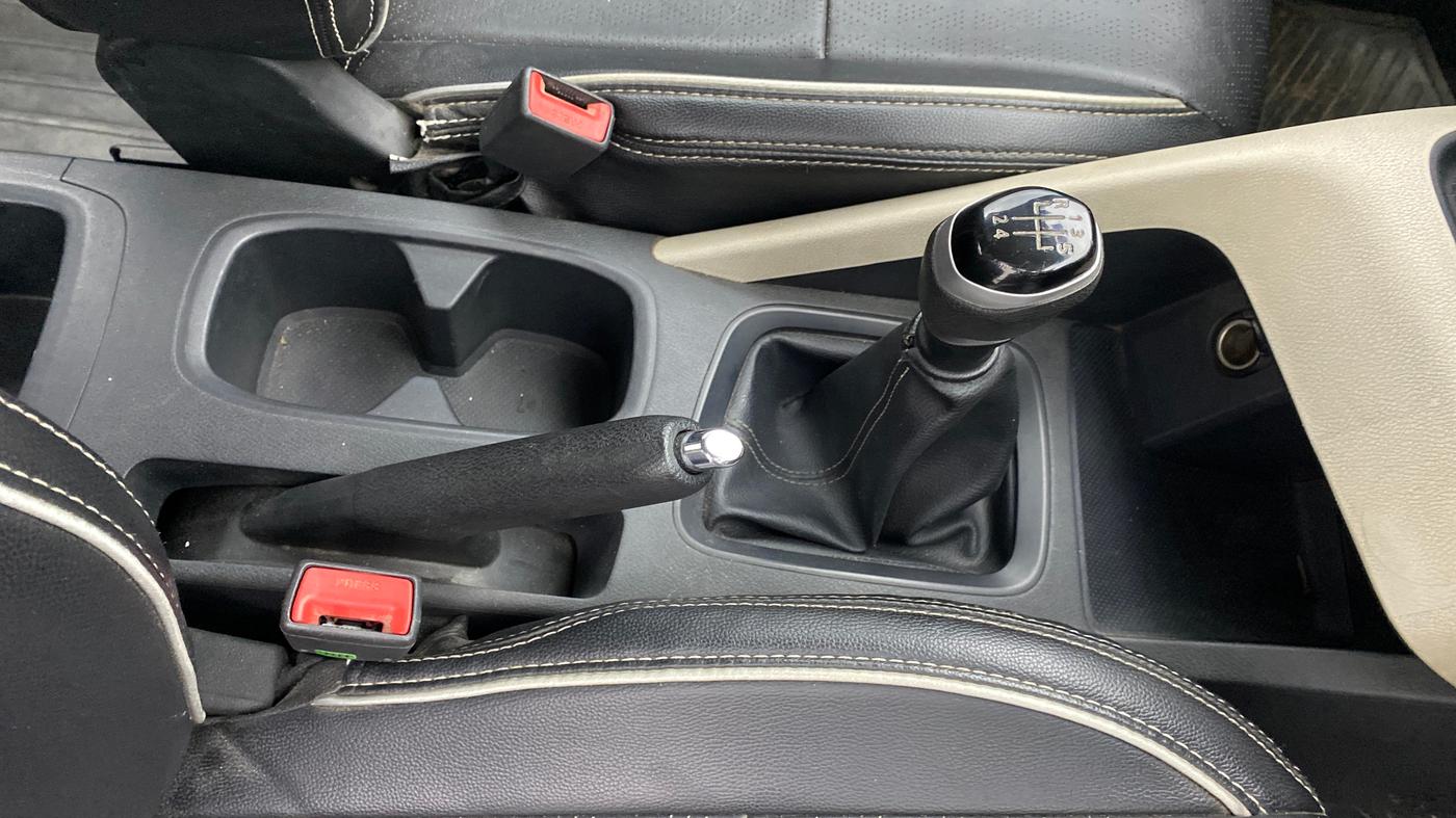 2023 Nissan MAGNITE XE, Petrol, Manual, 27,973 km, Gear Lever
