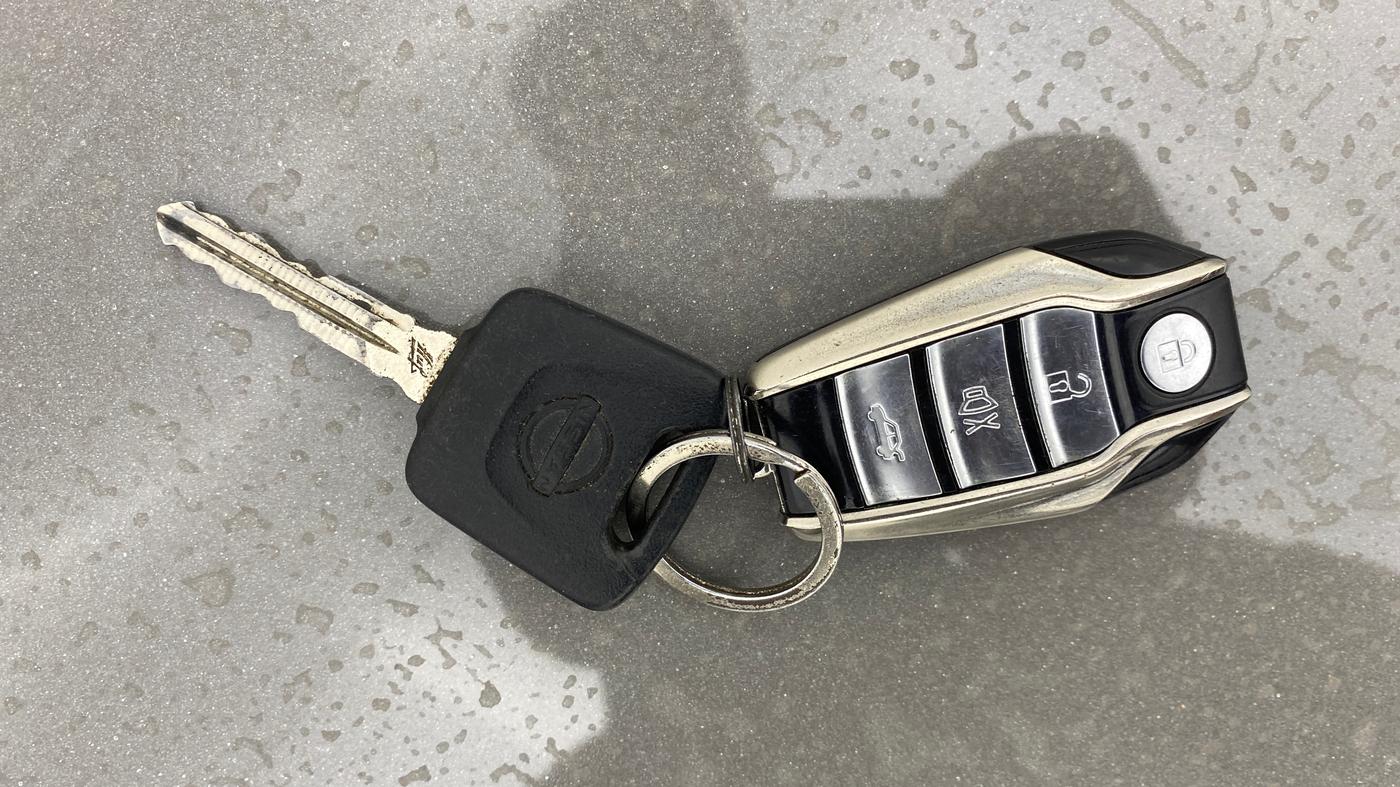 2023 Nissan MAGNITE XE, Petrol, Manual, 27,973 km, Key Close Up